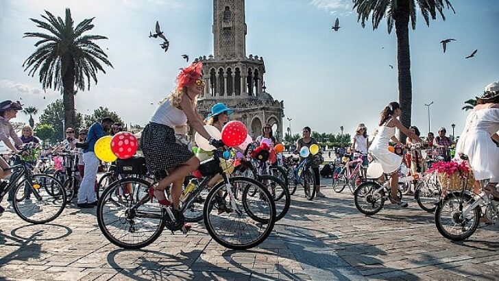 İzmir, Memleketler arası Avrupa Demokrasi Başşehri Unvanı için son beşte