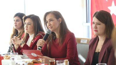 İzmir’in güçlü bayanları Karşıyaka’da buluştu