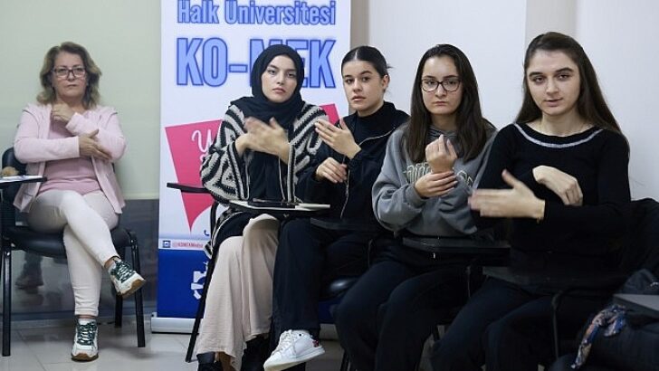Kız isteyebilmek için işaret lisanı öğrendiler