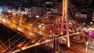 Kocaeli’de üst geçitler turuncuya büründü