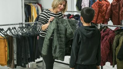 Konak’ın Giysi Market’inde kış dayanışması