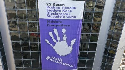 Konak’tan şiddete karşı dev afiş: Sessiz kalmıyoruz!