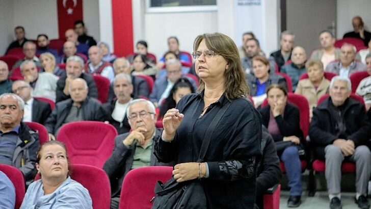 Lider Önal, depremzedelerle bir ortaya geldi