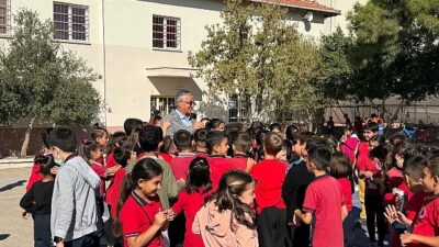 Lider Topaloğlu öğrencilerle bir ortaya geldi