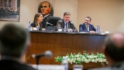 Lider Tugay Selçuk’ta hem esnafla hem muhtarlarla buluştu “2025 ne hedeflediysek yapıp bitirdiğimiz bir yıl olacak”