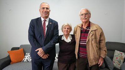 Lider Ünal Işık, öğretmeni Ayşe Küçük’ü ziyaret etti