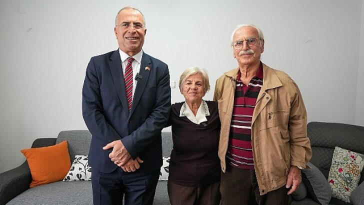 Lider Ünal Işık, öğretmeni Ayşe Küçük’ü ziyaret etti