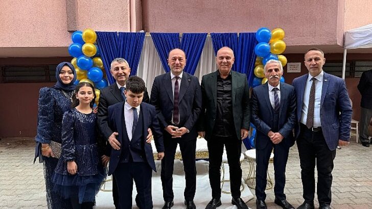 Lider Yıldız vatandaşları memnun günlerinde yalnız bırakmıyor