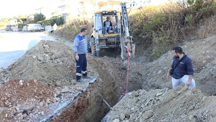 Manavgat’ta bozulan yollar onarılıyor
