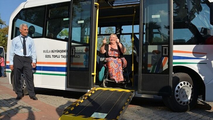 Muğla Büyükşehir Belediyesi ulaşımda annelere takviye olmak için ‘Anne Kart’ uygulamasını başlattı.