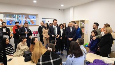 TBB ve İBB Başkanı Ekrem İmamoğlu, Eyüpsultan’daki Yuvamız İstanbul Çocuk Aktiflik Merkezi’nde miniklerle sohbet etti, velilerle dertleşti.