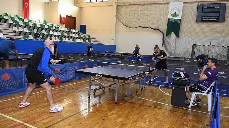 Ulusal Bursa Veteran Masa Tenisi Turnuvası başladı