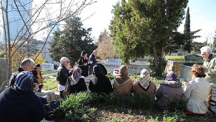Usta sanatçı Kerem Yılmazer mezarı başında anıldı
