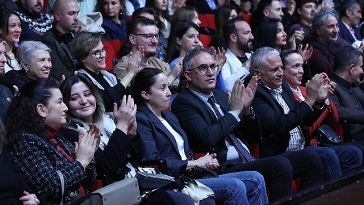 Agora Senfoni Orkestrası, Piyano Şenliği’nde sokak hayvanları için sahne aldı