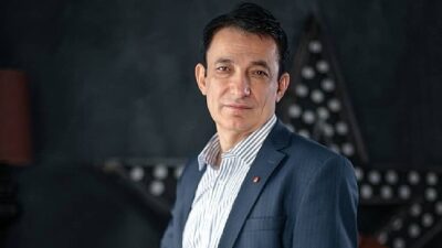 Akademisyen sanatçı Sebahattin Sivrikaya’dan lisanlardan düşmeyecek, hit olacak fantazi tıpta bir eser: Sensiz olamam