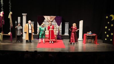 Başkan Çerçioğlu Aydınlı Çocukları Tiyatro İle Buluşturdu