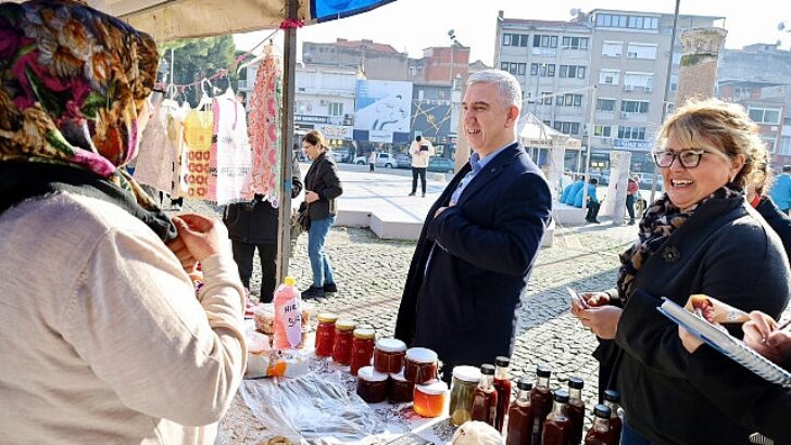 Bergama Belediyesi Üreten Bayanlar İçin Yeni Yıl Pazarı Kurdu