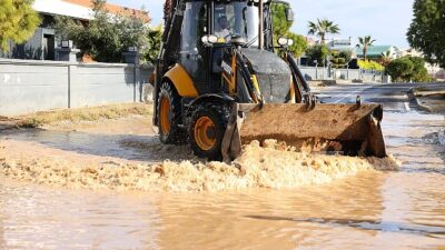 Çeşme Belediye grupları ağır yağışa karşı alanda
