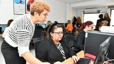 Çiğli Belediyesi’nden bayanlara dayanak ‘Kadınlar Dijitalde Parlıyor Projesi’