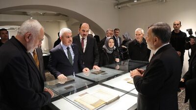 Darülmülk’te İlmin Yansımaları: “Anadolu’da Kur’an ve Bilgelik İzleri Yazma Eserler Sergisi” Açıldı