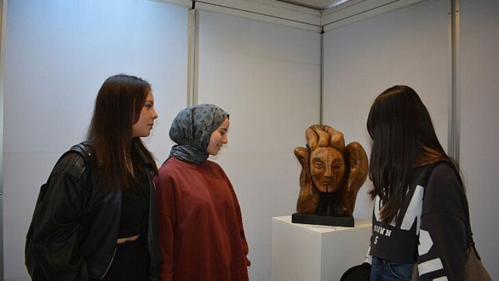 EÜ’de “Yüzleşme” heykel standı sanatseverlerle buluştu