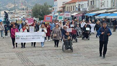 Foça’da Engelliler Farkındalık İçin Yürüdü