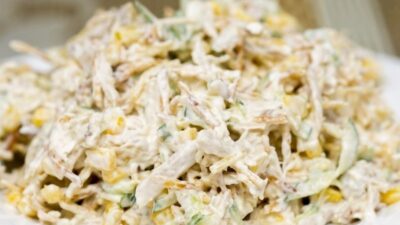 Garnitürlü Erişte Salatası