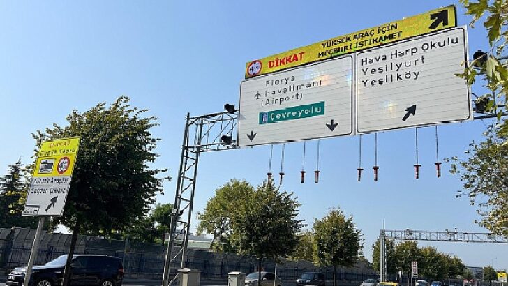 İBB İkaz Tabelalarının İşe Yaramadığı Alt Geçitte Yolun Makus Düşürülecek
