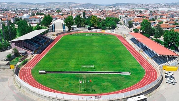 İnegöl İlçe Stadyumu Tabanı Bakıma Alındı
