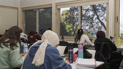 İzmir’in kütüphaneleri binlerce genci ağırlıyor