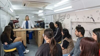 İzmir’in Taşınabilir Barista Otobüsü yollarda