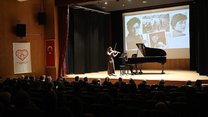 “Kadın Gizemi” Standı Sanatseverlerle Buluştu