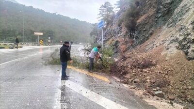 Kemer’de toprak kayması