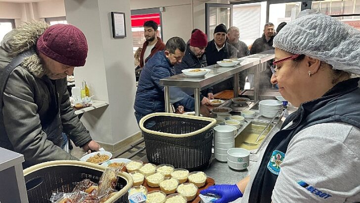 ‘Kent Lokantası’ ve ‘Halk Mandıra’ 10 Binlerce Şahsa Ulaştı Zeyrek, “Üreten, ürettiğini adilce hakça bölüşen bir düzen”