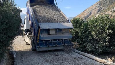 Kırsalda bozulan yollara bakım tamirat