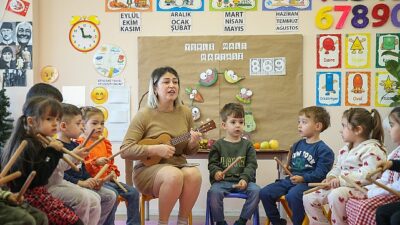 Konak’ta ‘Mutlu Çocuklar Oyun Evleri’ ile çocuklar da anneler de keyifli