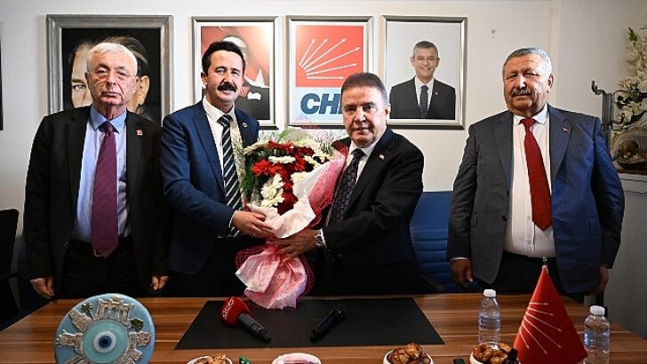 Lider Böcek Kaş’ı ziyaret etti