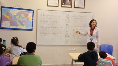 Lider Çerçioğlu’nun Etkinlikleriyle Aydınlılar İngilizce Öğreniyor