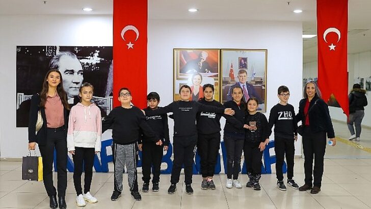 Lider Kınay özel ihtiyaçlı çocuklarla manalı günde buluştu