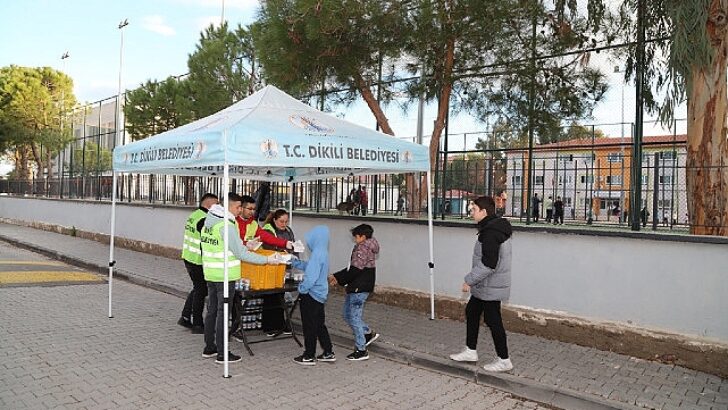 Lider Kırgöz’den öğrencilere simit ve ayran ikramı