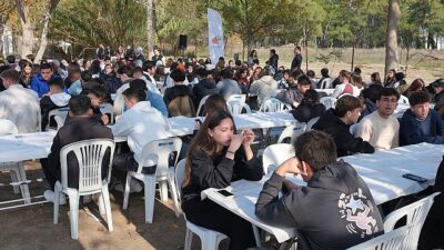 Lider Topaloğlu’ndan öğrencilere mangal partisi