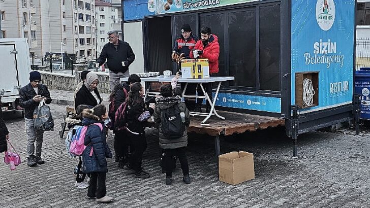 Nevşehir Belediyesi’nin Poğaça ve Süt İkramı Sürüyor