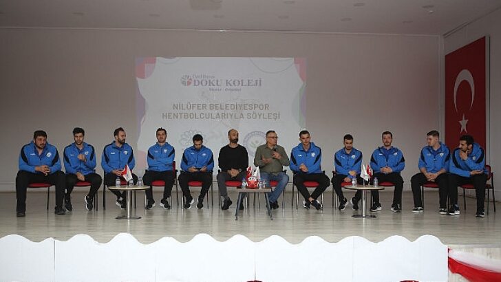 Nilüferli hentbolcular öğrencilerle buluştu