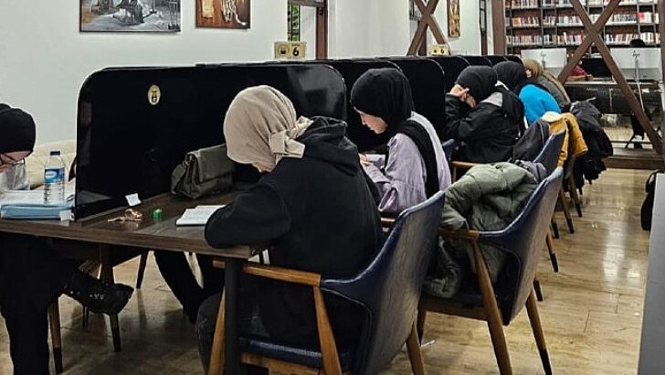 Öğrenciler Tyt Simülasyonunda Ter Döktü