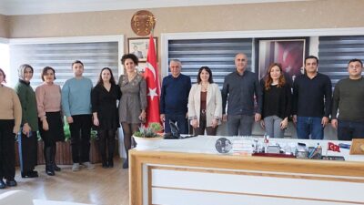 Öğretmenler Lider Topaloğlu’nun yeni yılını kutladı