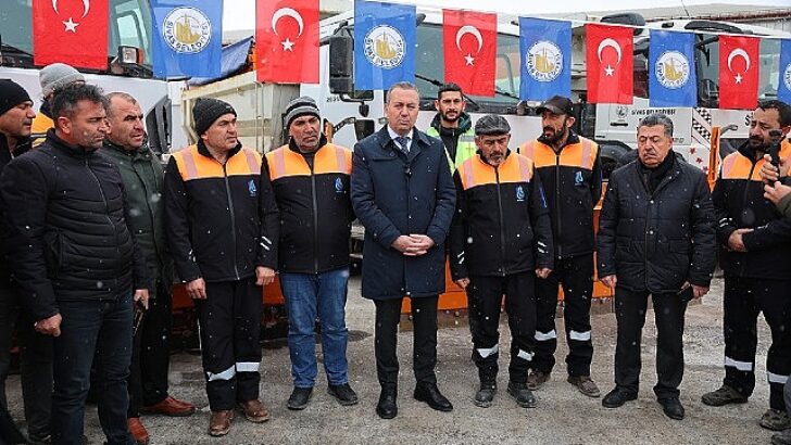 Sivas Belediyesi, kış aylarında kent içi ulaşımın aksamaması ismine 65 araç ve 255 işçi ile 7 gün 24 saat misyon yapıyor.