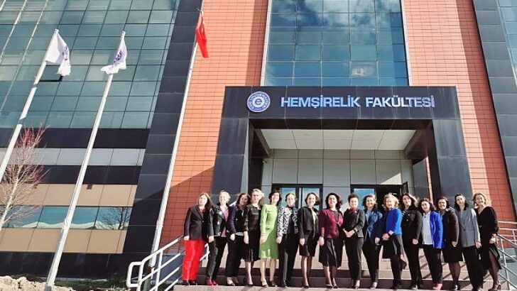 Türkiye’deki Hemşirelik Fakültelerinin Dekanları Ege Üniversitesinde bir ortaya geldi