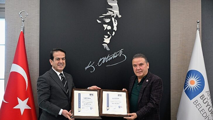 Antalya Büyükşehir Belediyesi’ne ISO 50001 dokümanı teslim edildi