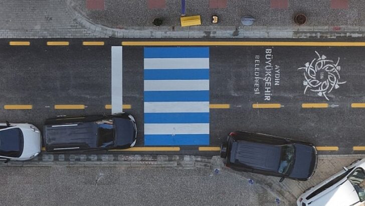 Aydın Büyükşehir Belediyesi, Efeler ilçesinin en işlek noktalarından biri olan Cumhuriyet Caddesi’ni baştan sona yeniledi