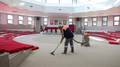 Bakırköy Belediyesi İbadethaneleri Taban Köşe Temizliyor